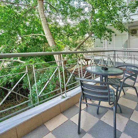 Apartment Saffroni *