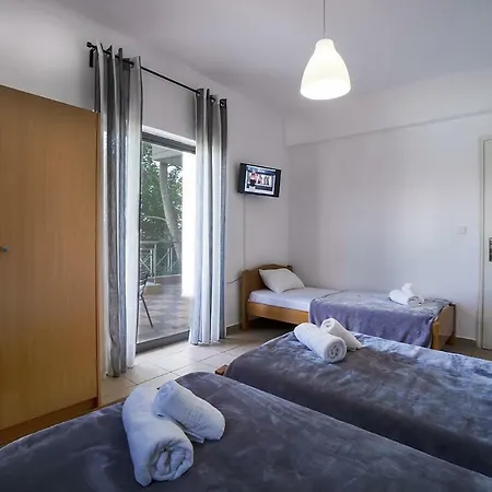 Saffroni Apartment