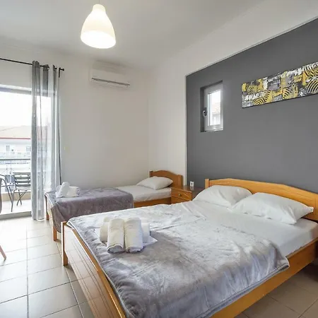 Apartment Saffroni *